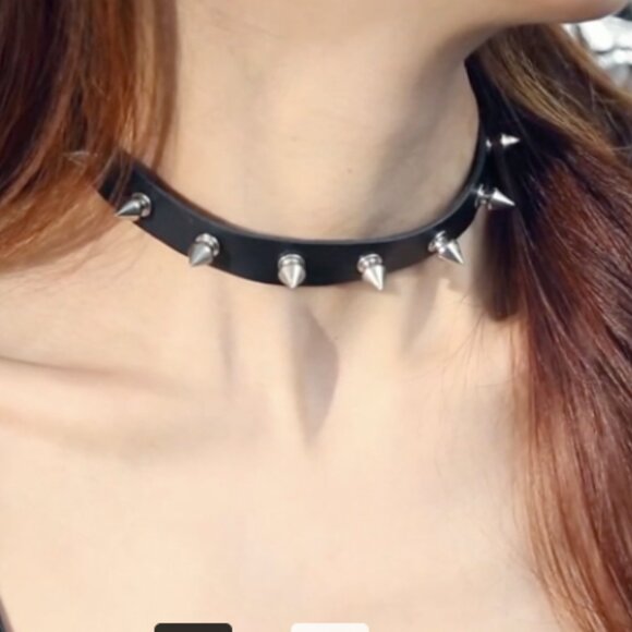 Edgy Goth Metal Spike Studded Leather Choker Collar - Picture 2 of 5